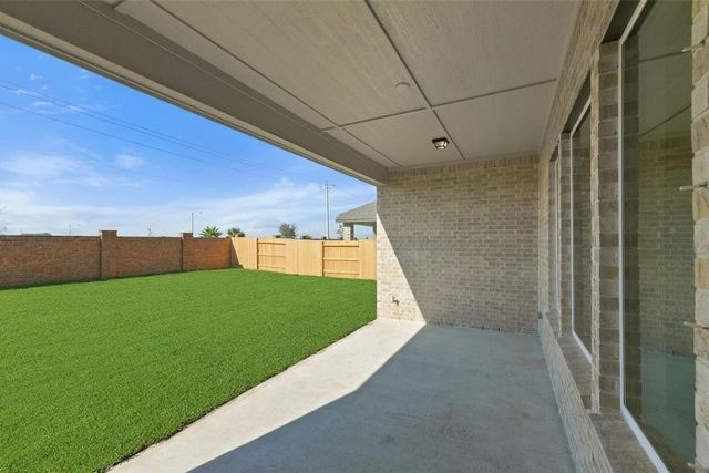 3219 Hidden Mist Drive, Texas City, TX 77568