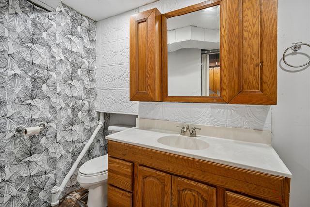 415 College HIll Avenue, Oskaloosa, IA 52577