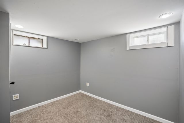 415 College HIll Avenue, Oskaloosa, IA 52577