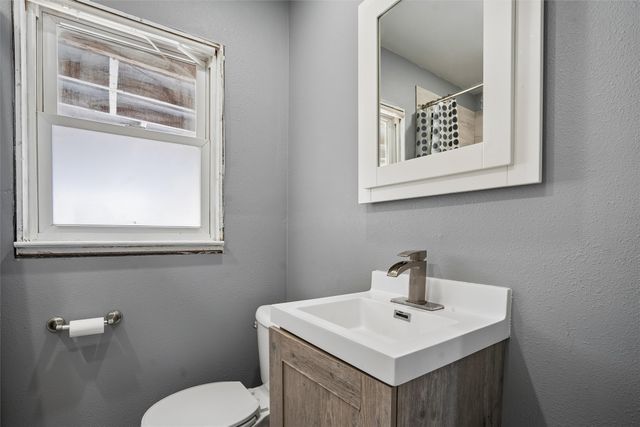 415 College HIll Avenue, Oskaloosa, IA 52577