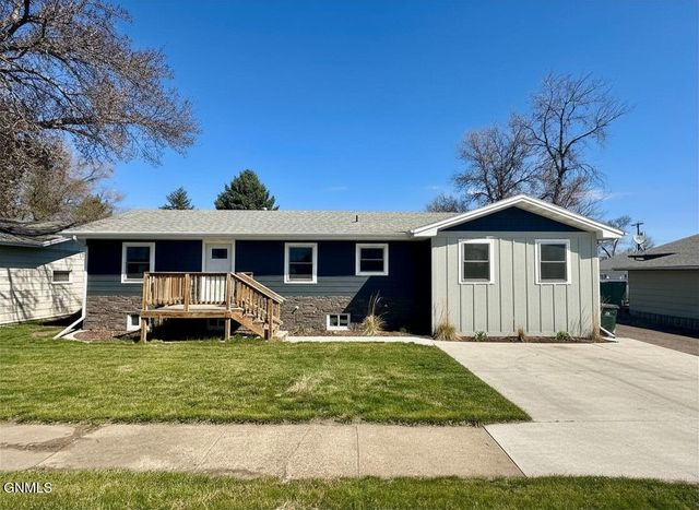 114 3rd Street NE, Hazen, ND 58545 property photo