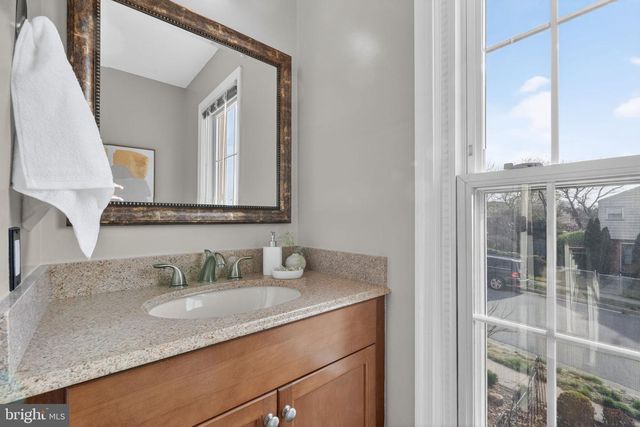 7 S FLOYD ST, Alexandria, VA 22304