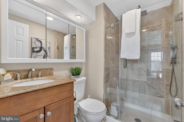 7 S FLOYD ST, Alexandria, VA 22304