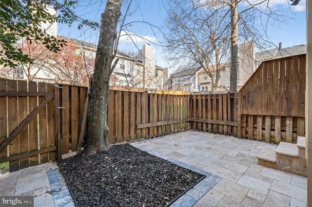 7 S FLOYD ST, Alexandria, VA 22304