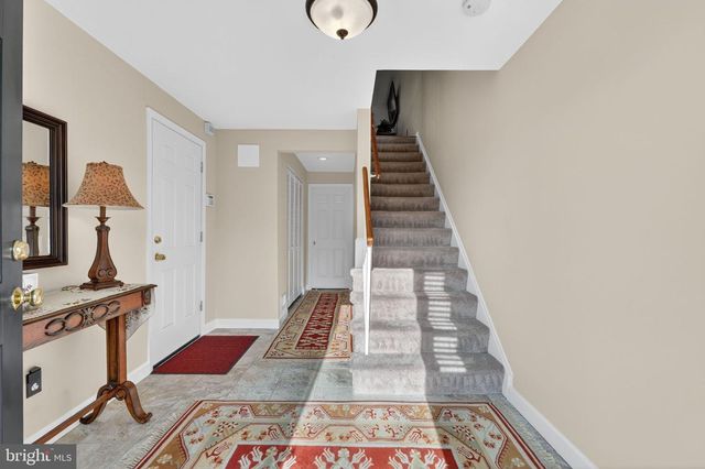 7 S FLOYD ST, Alexandria, VA 22304