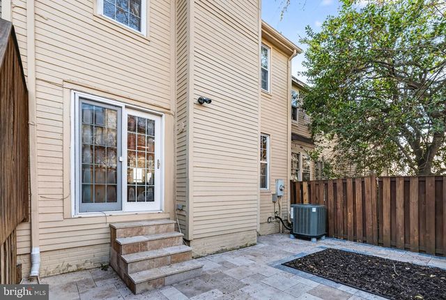 7 S FLOYD ST, Alexandria, VA 22304