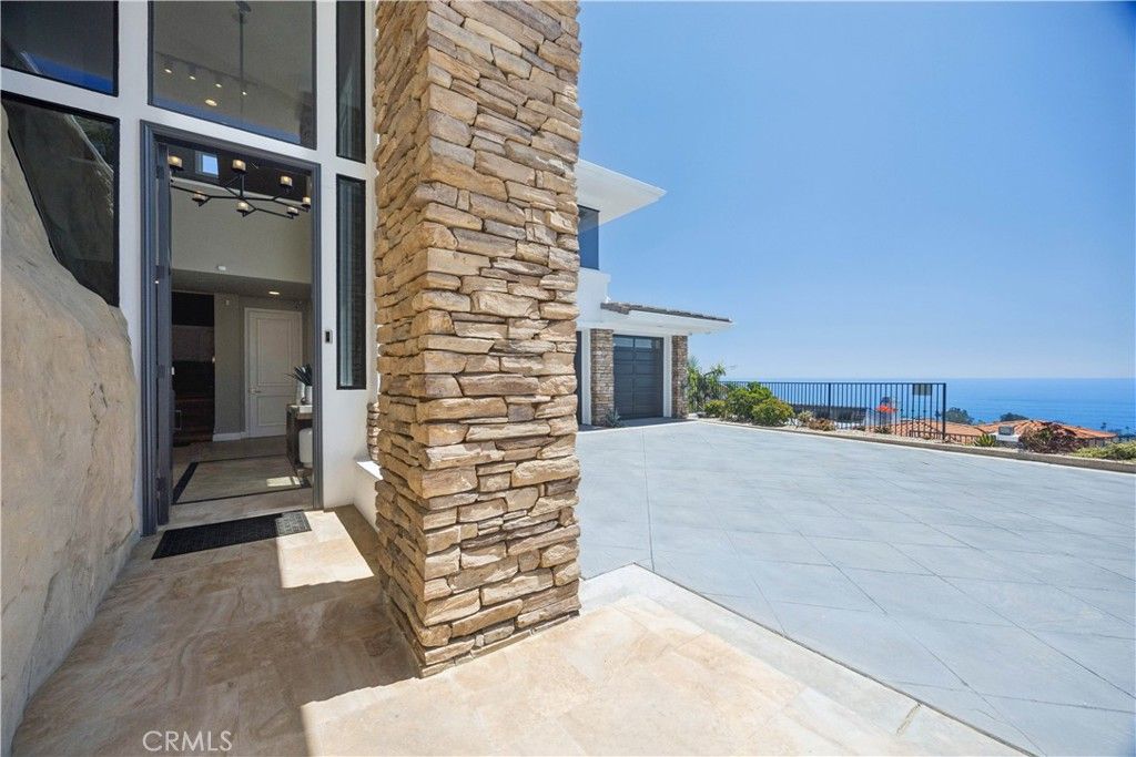 1076 Skyline Drive, Laguna Beach, CA 92651 — photo 4