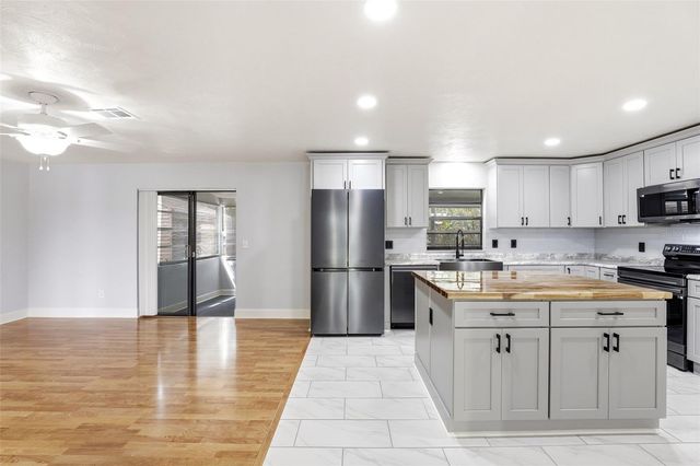 303 EVERGREEN COURT, Apopka, FL 32712