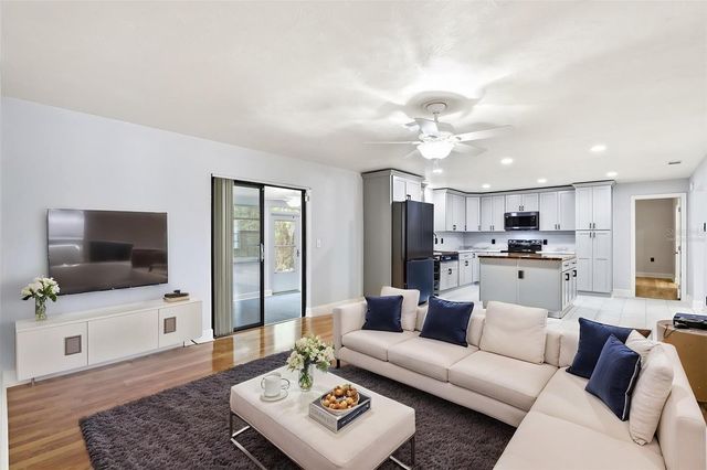 303 EVERGREEN COURT, Apopka, FL 32712