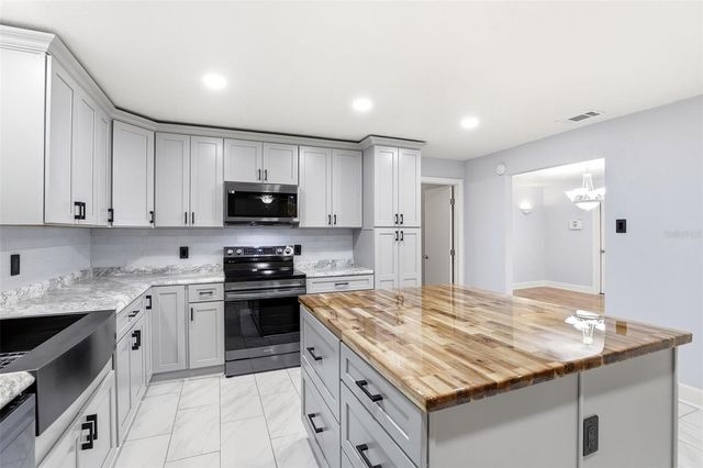 303 EVERGREEN COURT, Apopka, FL 32712