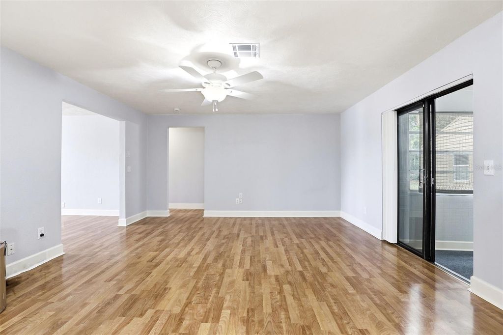 Image 18 of property listing at 303 EVERGREEN COURT, Apopka, FL 32712