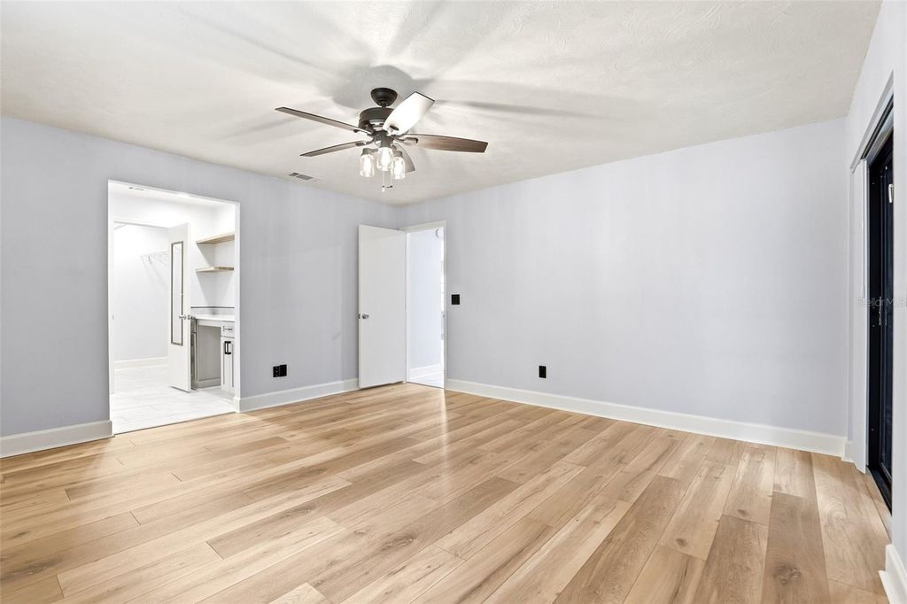 Image 21 of property listing at 303 EVERGREEN COURT, Apopka, FL 32712