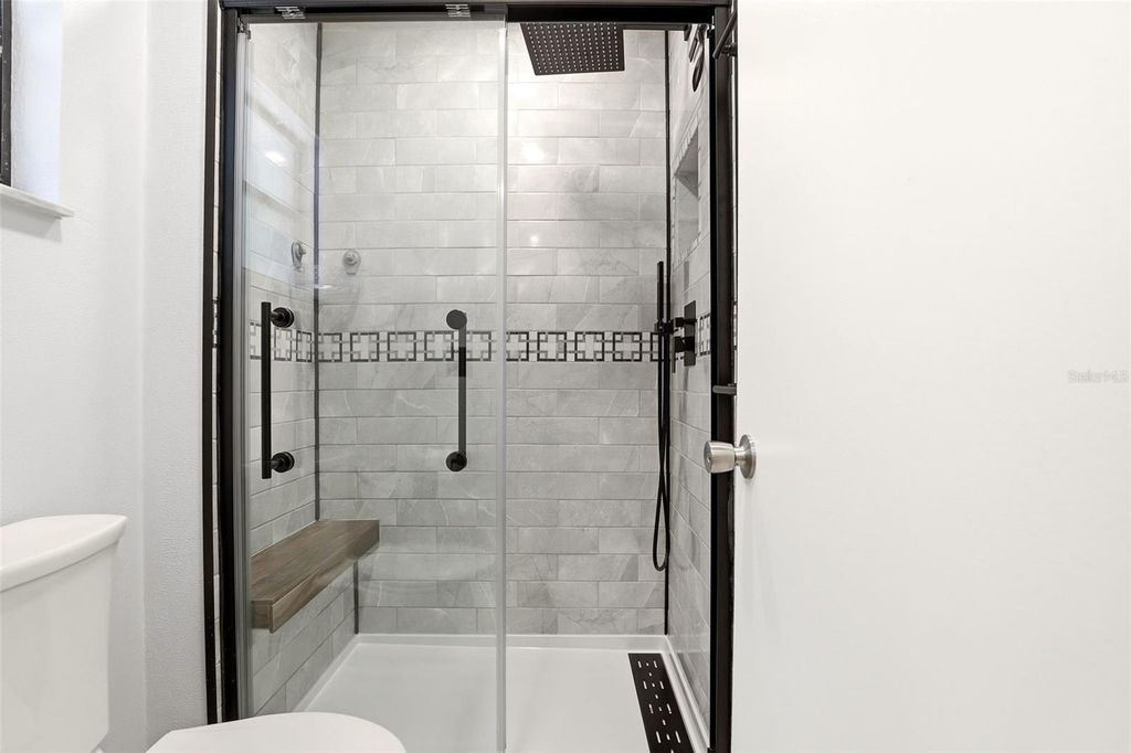 Image 23 of property listing at 303 EVERGREEN COURT, Apopka, FL 32712