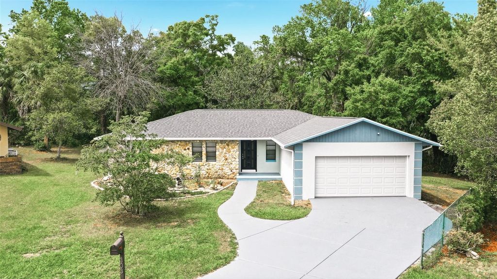 Image 4 of property listing at 303 EVERGREEN COURT, Apopka, FL 32712