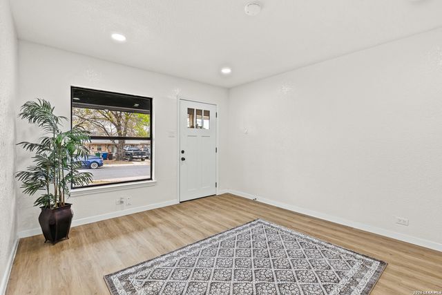 1031 thorain, San Antonio, TX 78201