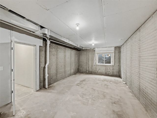 17987 Alpine Drive, Clive, IA 50325