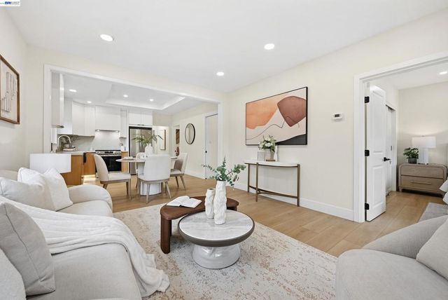 22 Garden Rd, Alameda, CA 94502