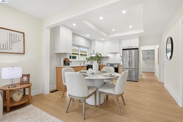 22 Garden Rd, Alameda, CA 94502