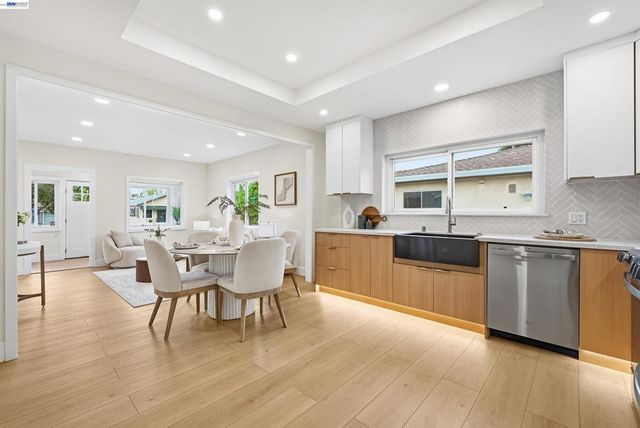 22 Garden Rd, Alameda, CA 94502