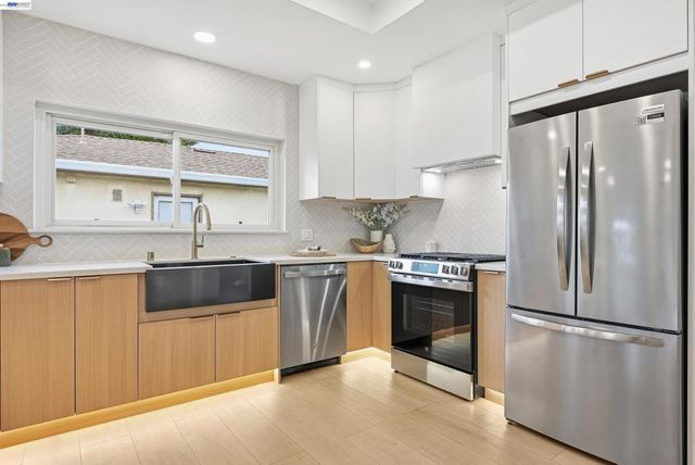 22 Garden Rd, Alameda, CA 94502