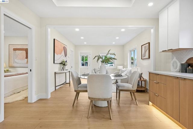 22 Garden Rd, Alameda, CA 94502