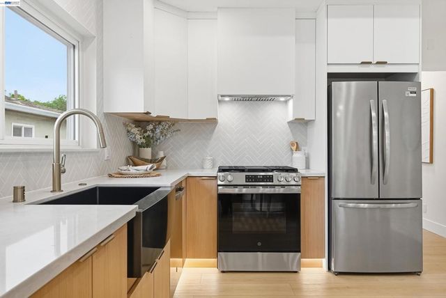 22 Garden Rd, Alameda, CA 94502