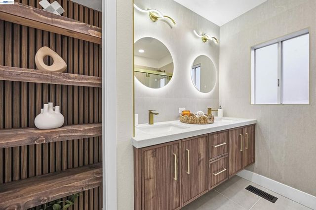 22 Garden Rd, Alameda, CA 94502