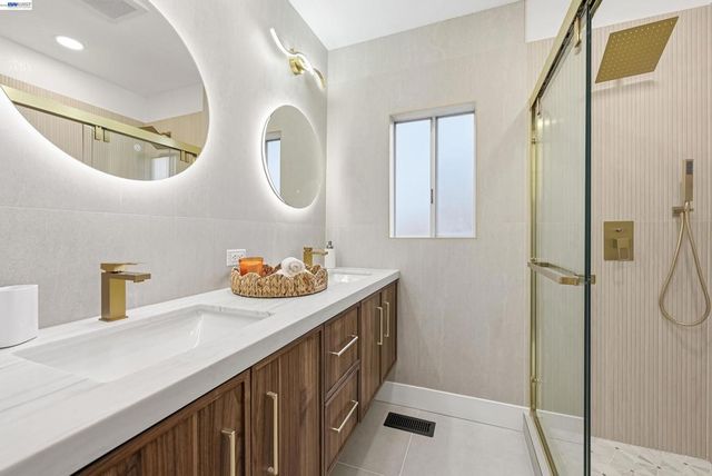 22 Garden Rd, Alameda, CA 94502