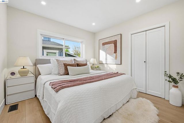 22 Garden Rd, Alameda, CA 94502