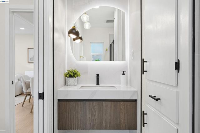 22 Garden Rd, Alameda, CA 94502