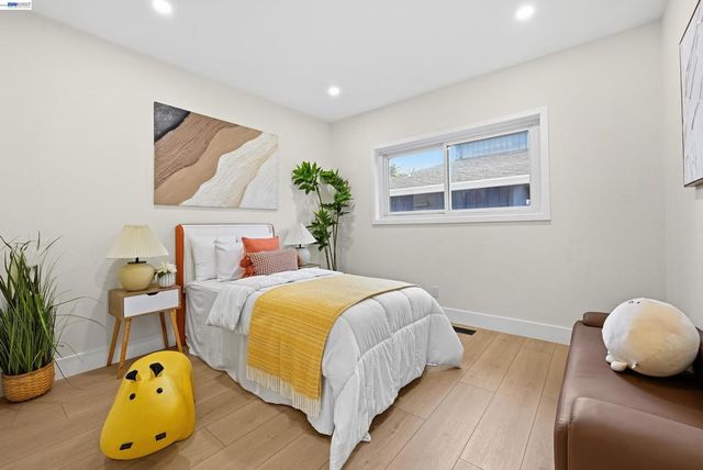 22 Garden Rd, Alameda, CA 94502