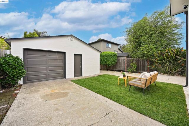 22 Garden Rd, Alameda, CA 94502