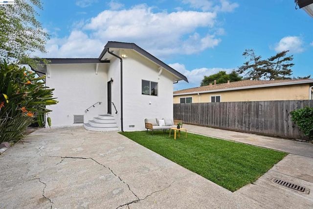 22 Garden Rd, Alameda, CA 94502