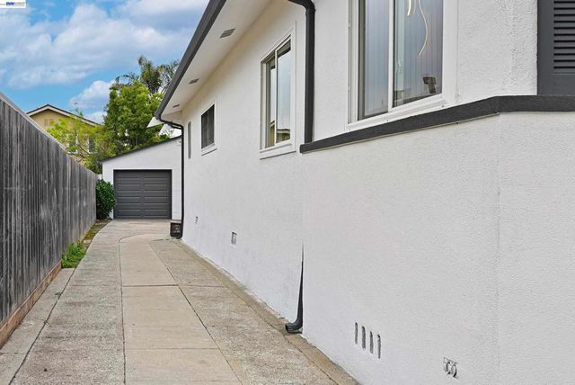 22 Garden Rd, Alameda, CA 94502