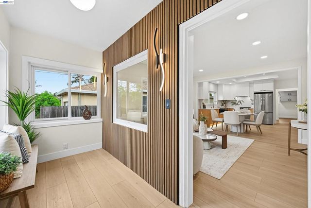 22 Garden Rd, Alameda, CA 94502