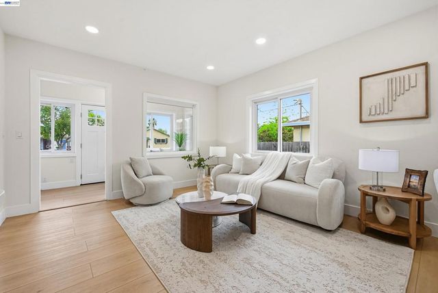 22 Garden Rd, Alameda, CA 94502