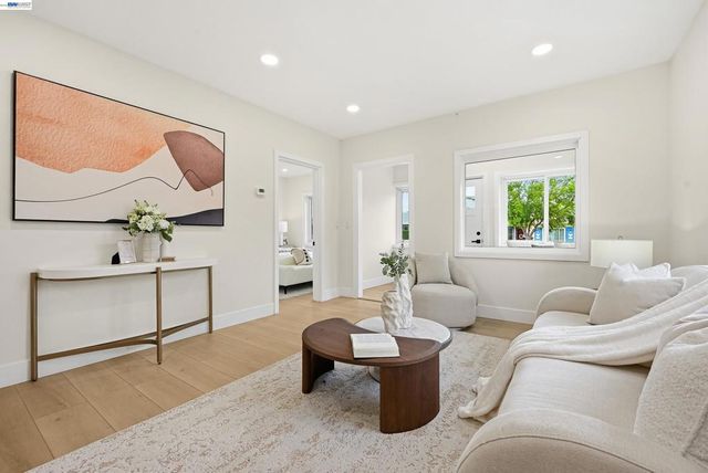 22 Garden Rd, Alameda, CA 94502