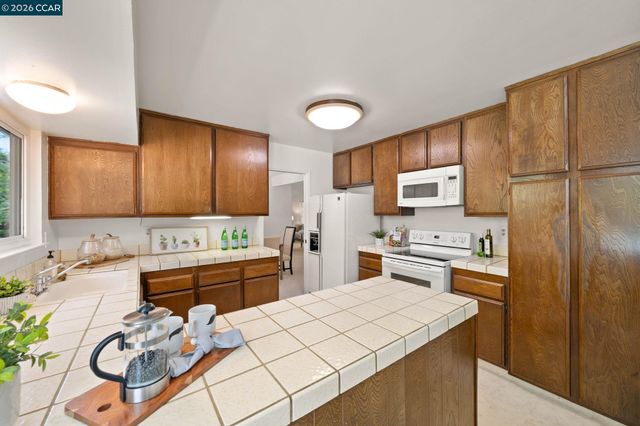 721 Black Point Pl, Clayton, CA 94517