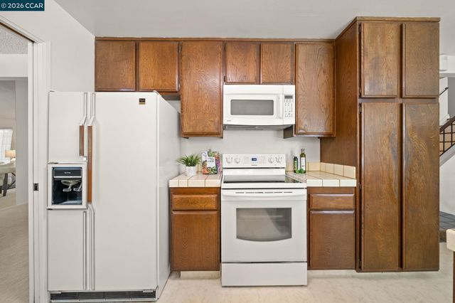 721 Black Point Pl, Clayton, CA 94517