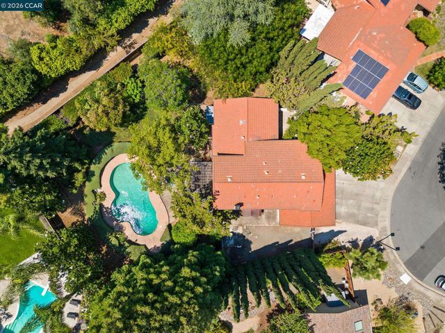 721 Black Point Pl, Clayton, CA 94517
