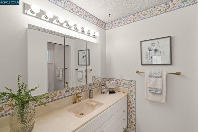 721 Black Point Pl, Clayton, CA 94517