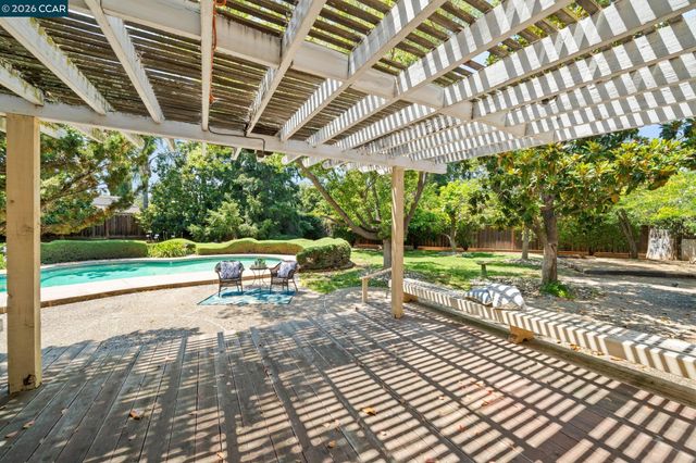 721 Black Point Pl, Clayton, CA 94517