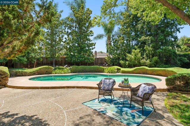 721 Black Point Pl, Clayton, CA 94517