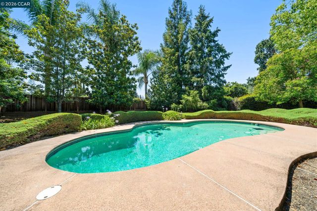 721 Black Point Pl, Clayton, CA 94517