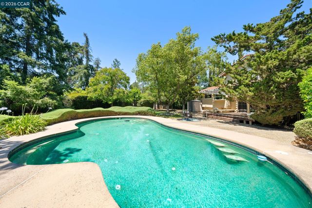 721 Black Point Pl, Clayton, CA 94517