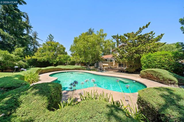 721 Black Point Pl, Clayton, CA 94517