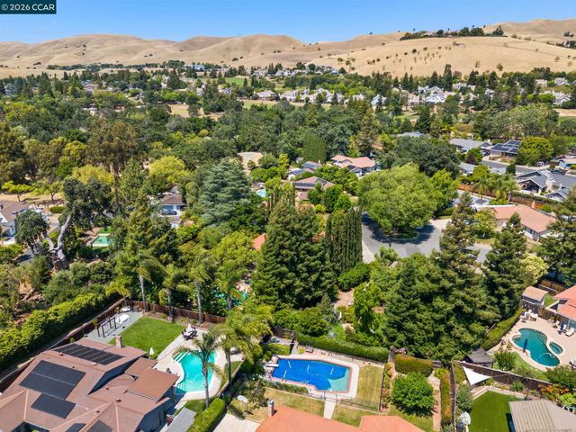 721 Black Point Pl, Clayton, CA 94517