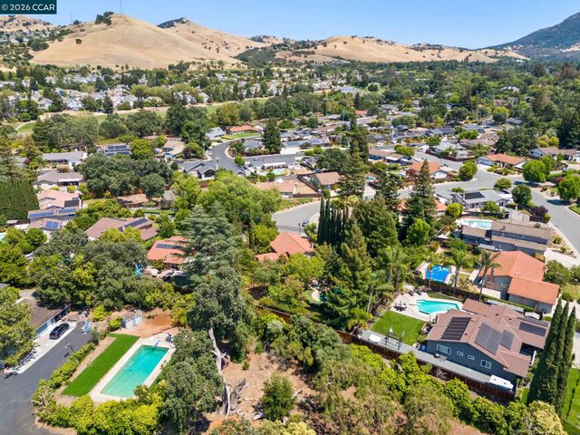 721 Black Point Pl, Clayton, CA 94517