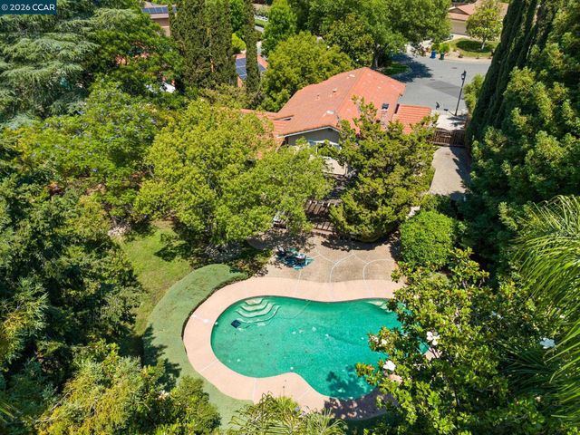 721 Black Point Pl, Clayton, CA 94517
