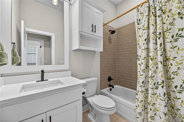 6414 S 62nd Street, Rogers, AR 72758